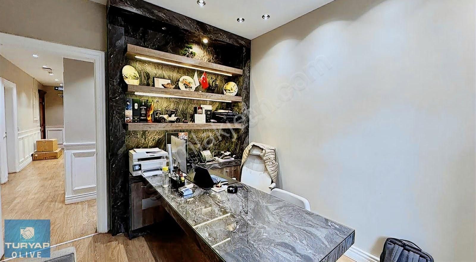 Nişantaşı Valikonağı Caddesinde Giriş Kat Bahçeli 3+2 Odalı - Görsel 2