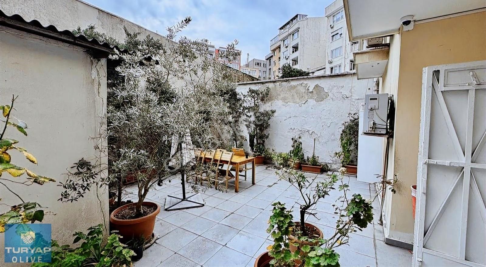 Nişantaşı Valikonağı Caddesinde Giriş Kat Bahçeli 3+2 Odalı - Görsel 14