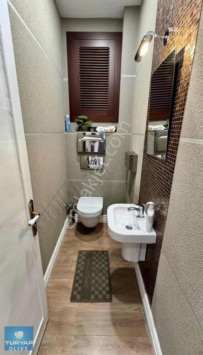 Nişantaşı Valikonağı Caddesinde Giriş Kat Bahçeli 3+2 Odalı