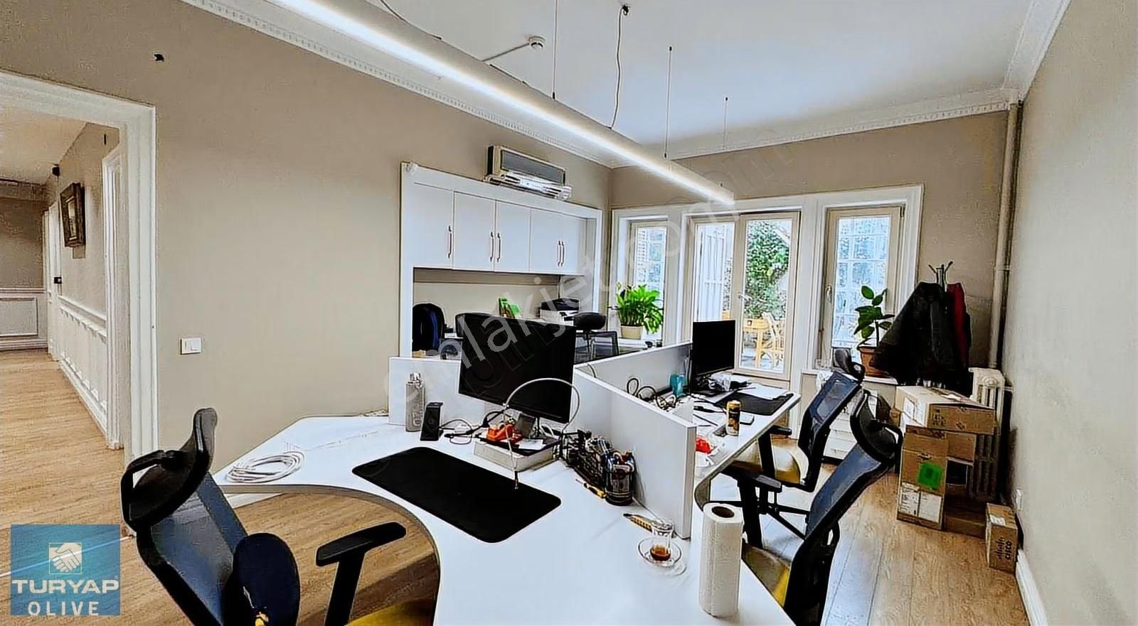 Nişantaşı Valikonağı Caddesinde Giriş Kat Bahçeli 3+2 Odalı - Görsel 7