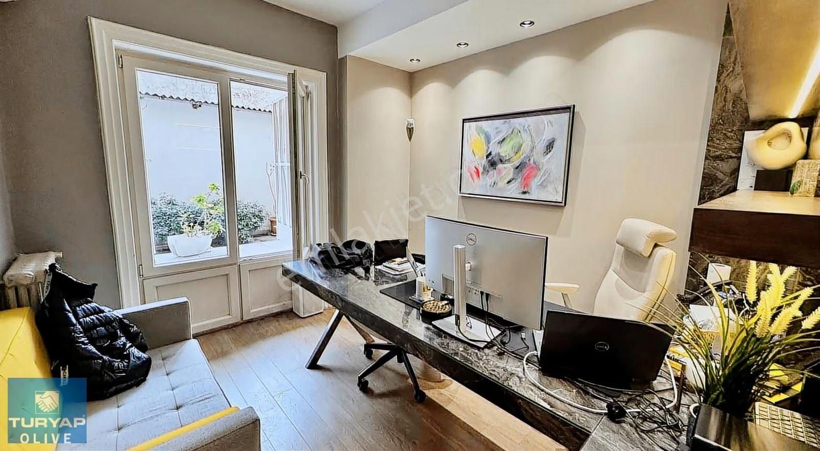 Nişantaşı Valikonağı Caddesinde Giriş Kat Bahçeli 3+2 Odalı - Görsel 8