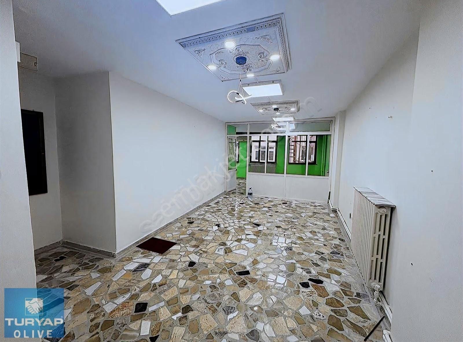 Gaziosmanpaşa Meydan'da İş Hanı İçerisinde Kiralık Büro&ofis