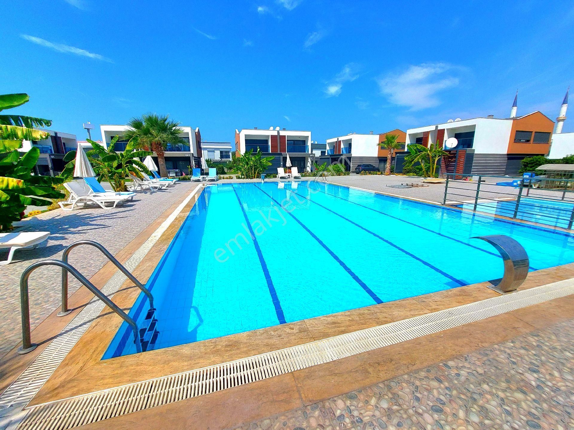 Kuşadasında Plaja Ve Avm 'ye Yakın Havuzlu Sitede 3+1 Bahçeli Sıfır Villa - Görsel 4