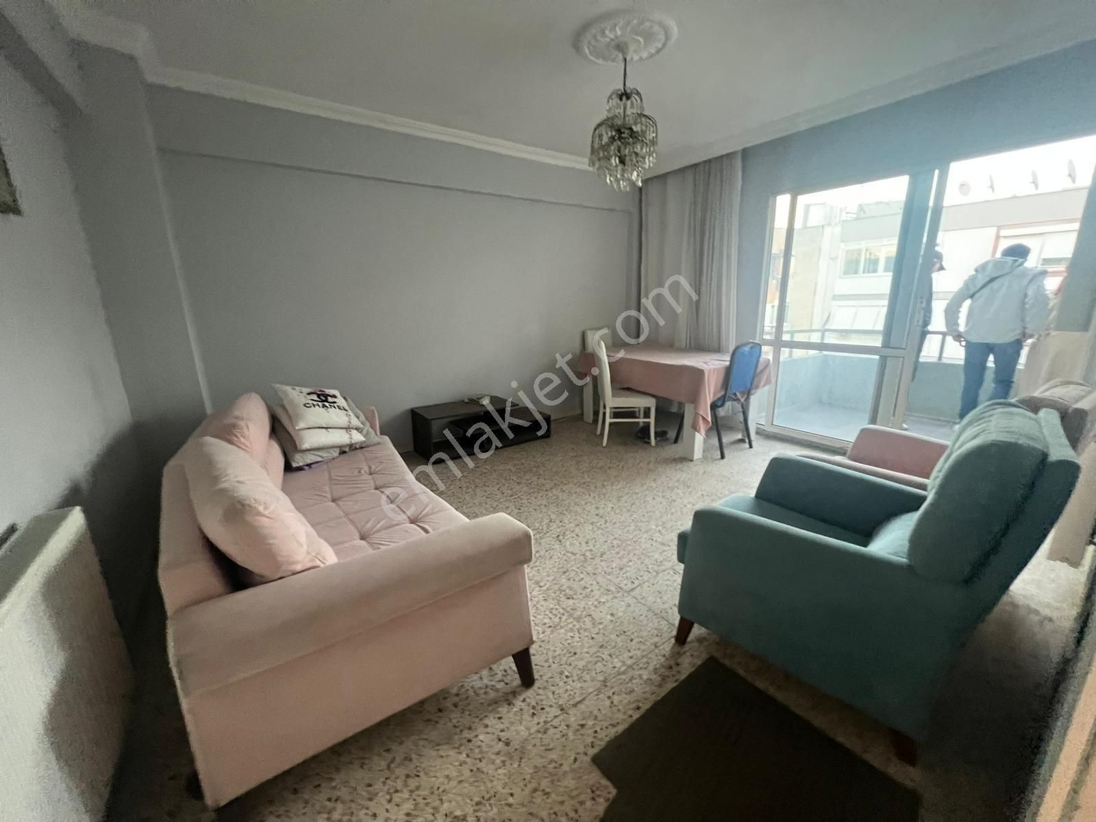 Acil Konak Zeytinlik Mahde Kemer İzban Yakını 3+1 110m2 D.gazlı Ayrı Mutfak Havadar Daire