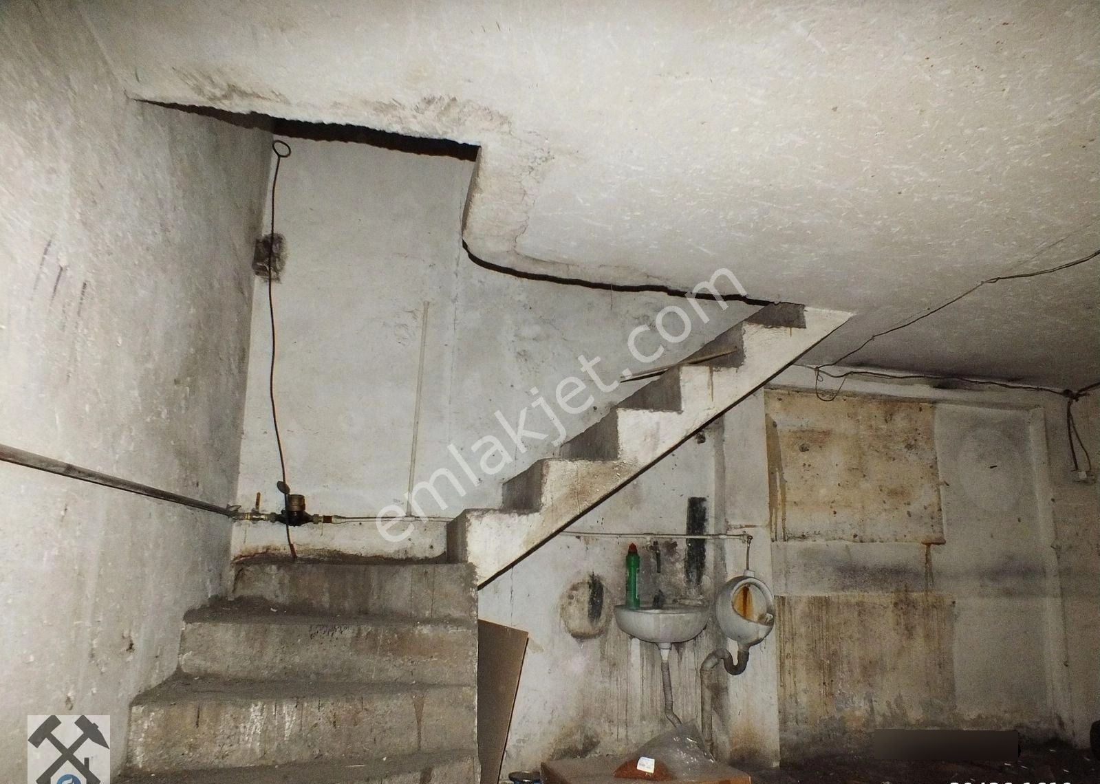 Şehir Merkezinde Üç Katlı Satılık İş Yeri - Görsel 3