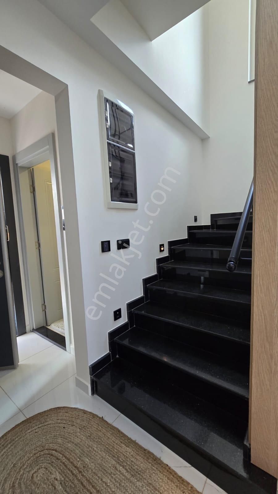 Kusadası'nda Tek Müstakil Özel Havuzlu Akıllı Ev Sistemli Yerden Isıtmal Lux Konforlu Fırsat Villa - Görsel 22