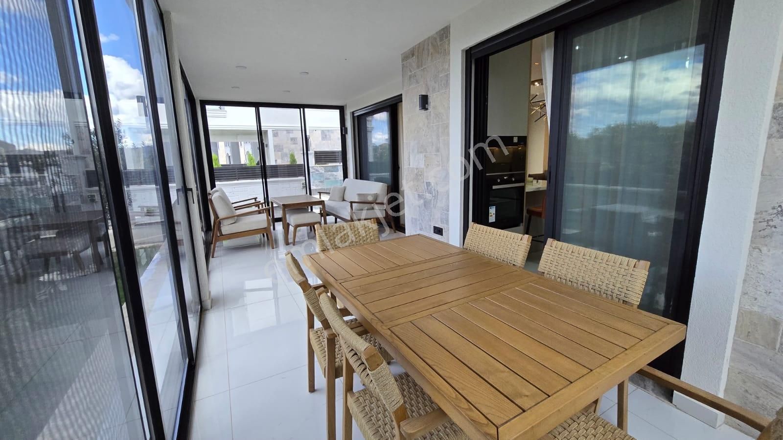 Kusadası'nda Tek Müstakil Özel Havuzlu Akıllı Ev Sistemli Yerden Isıtmal Lux Konforlu Fırsat Villa - Görsel 12