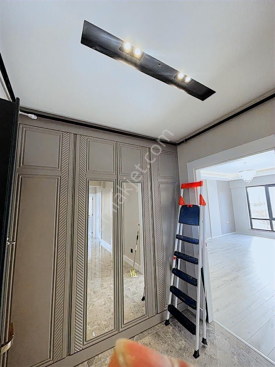 Fıstıklık'ta Satılık Lüx 2+1 Daire - Görsel 9