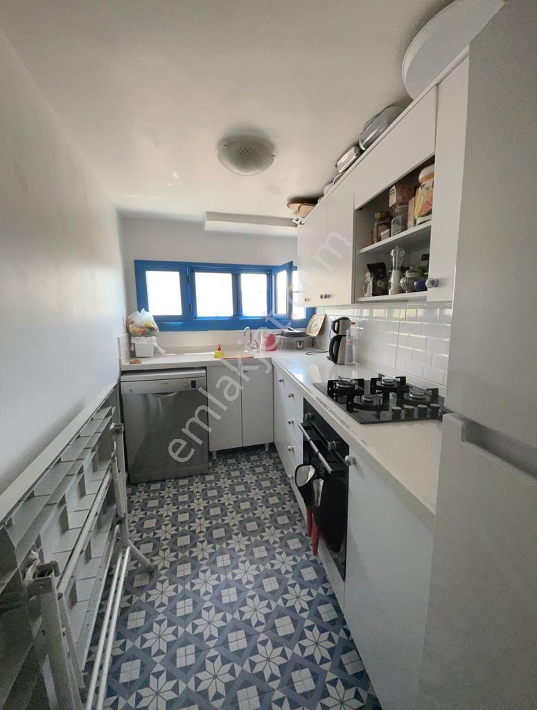 Ayvada'dan Ayvalık Merkez'de Köşe Konumlu 2 Katlı 3+1 Taş Rum Evi - Görsel 8