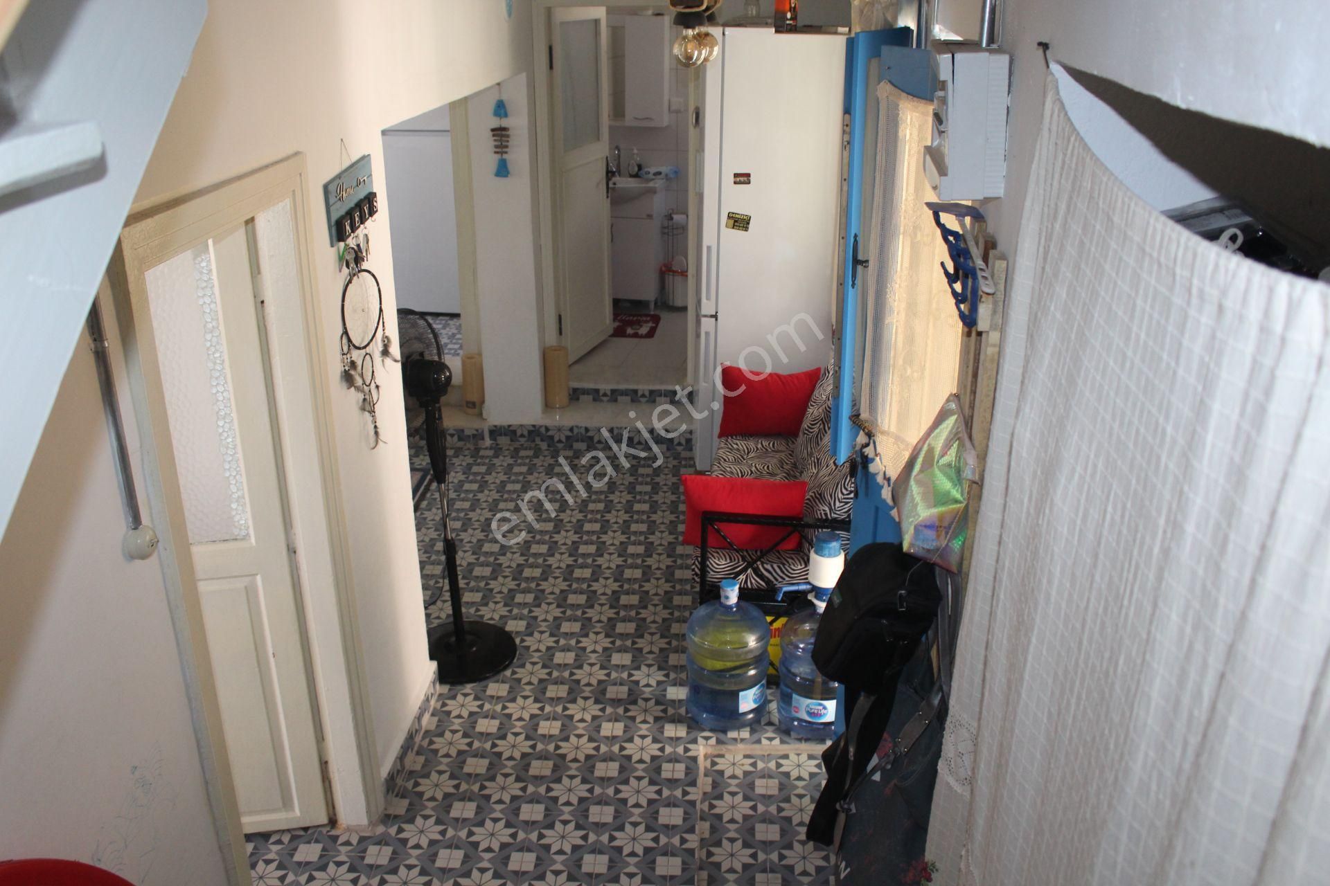 Ayvada'dan Ayvalık Merkez'de Köşe Konumlu 2 Katlı 3+1 Taş Rum Evi - Görsel 16