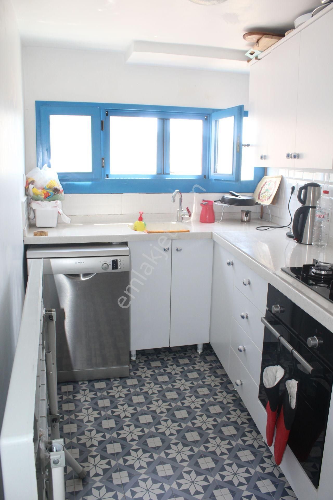 Ayvada'dan Ayvalık Merkez'de Köşe Konumlu 2 Katlı 3+1 Taş Rum Evi - Görsel 9