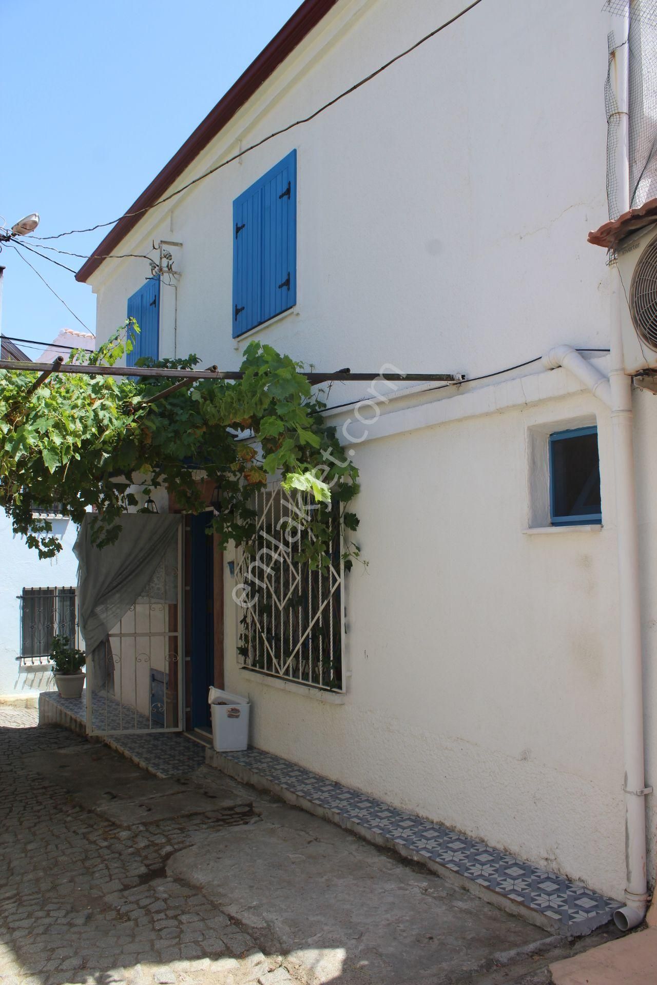 Ayvada'dan Ayvalık Merkez'de Köşe Konumlu 2 Katlı 3+1 Taş Rum Evi - Görsel 2