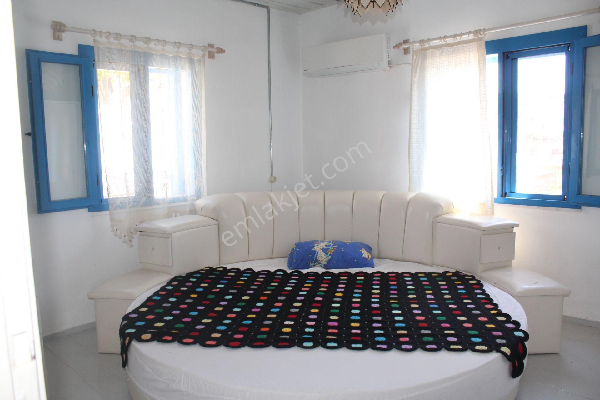 Ayvada'dan Ayvalık Merkez'de Köşe Konumlu 2 Katlı 3+1 Taş Rum Evi - Görsel 22