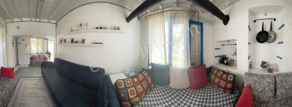 Ayvada'dan Ayvalık Merkez'de Köşe Konumlu 2 Katlı 3+1 Taş Rum Evi - Görsel 6