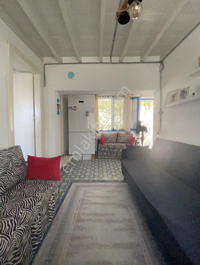 Ayvada'dan Ayvalık Merkez'de Köşe Konumlu 2 Katlı 3+1 Taş Rum Evi - Görsel 5