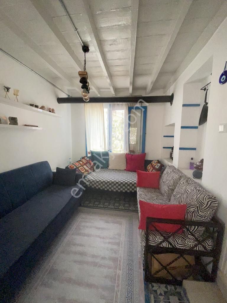 Ayvada'dan Ayvalık Merkez'de Köşe Konumlu 2 Katlı 3+1 Taş Rum Evi - Görsel 4