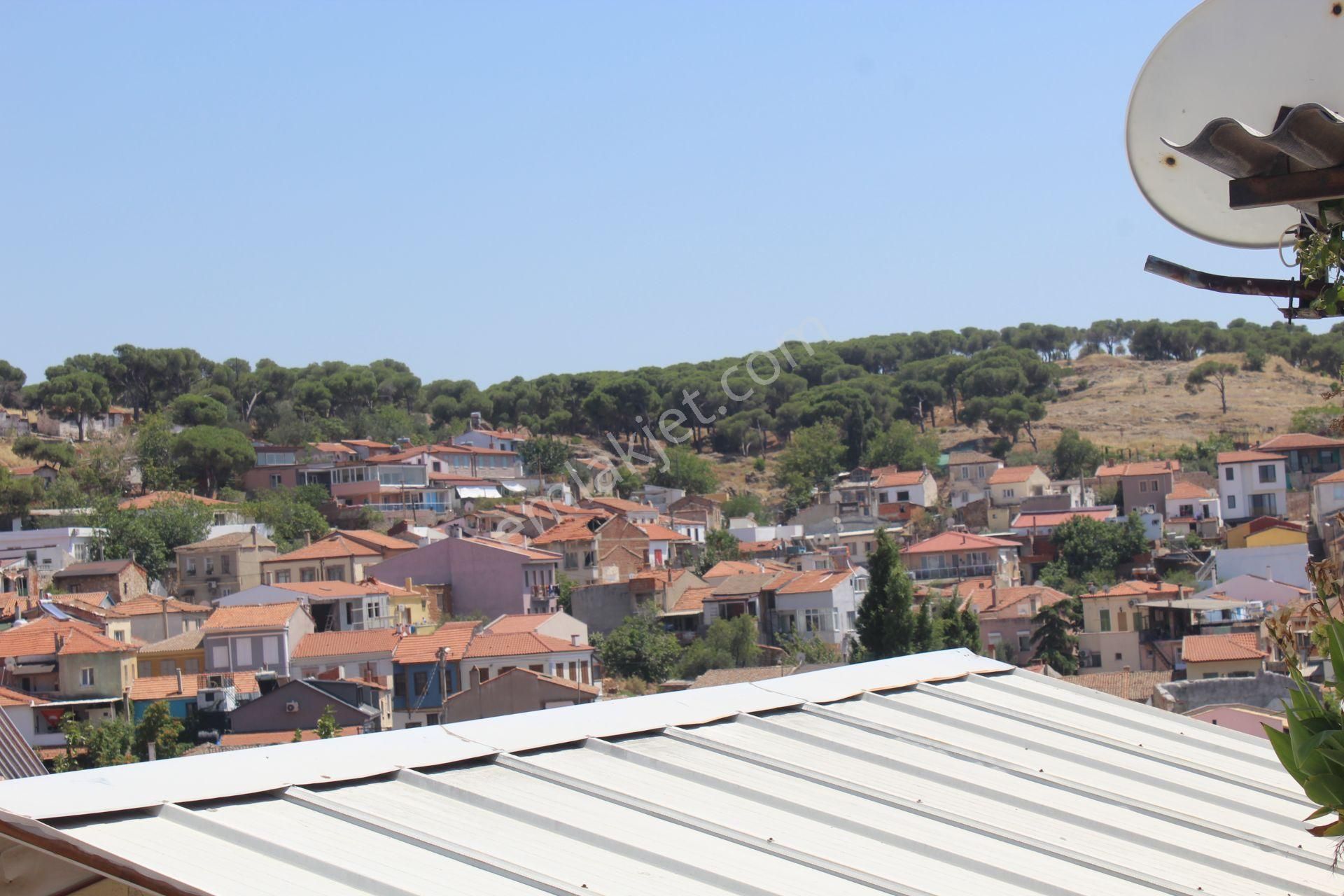 Ayvada'dan Ayvalık Merkez'de Köşe Konumlu 2 Katlı 3+1 Taş Rum Evi - Görsel 32