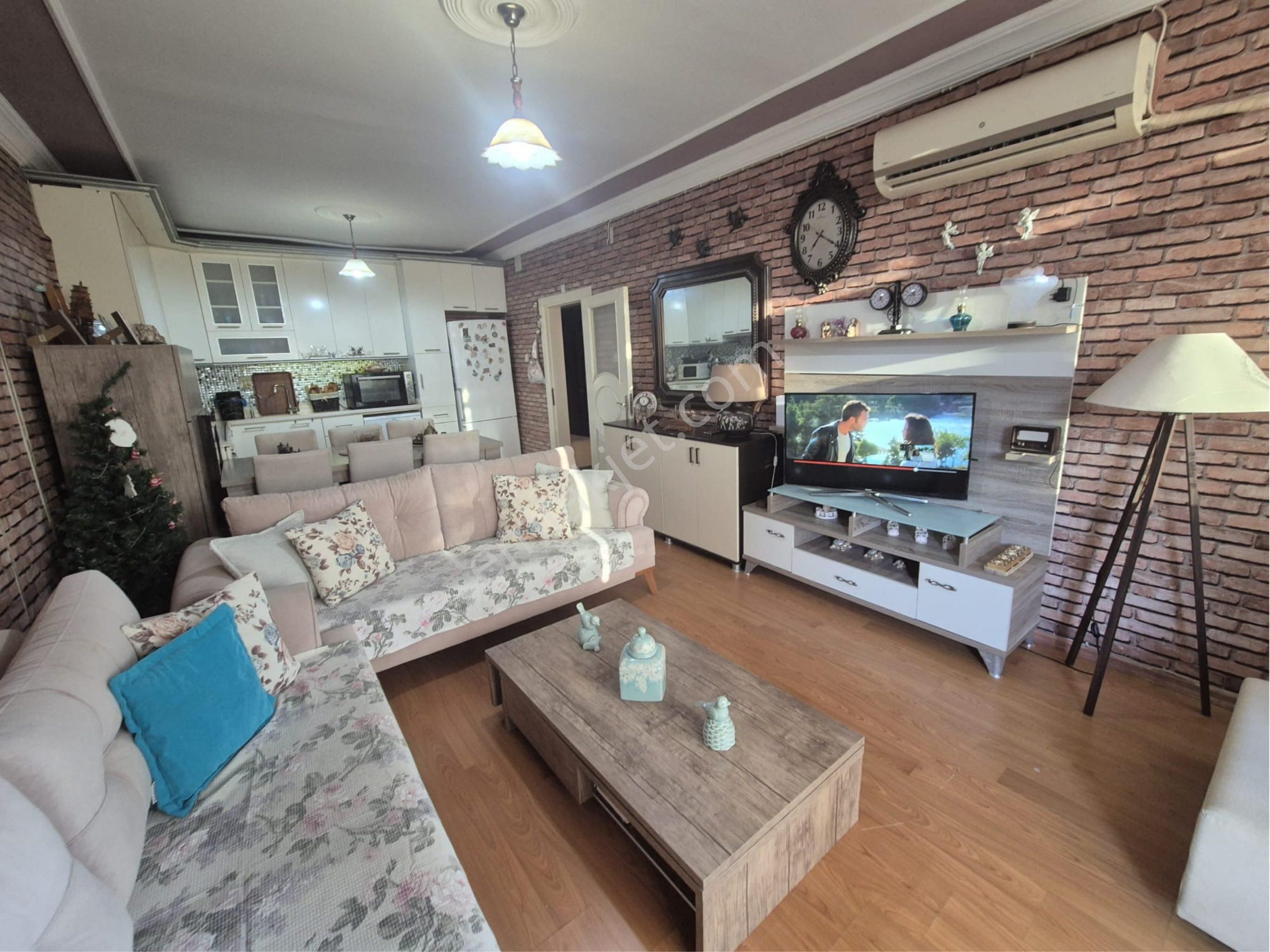 2+1 Geniş Oturumlu İçi Yapılı Deniz Manzaralı Site İçi Daire