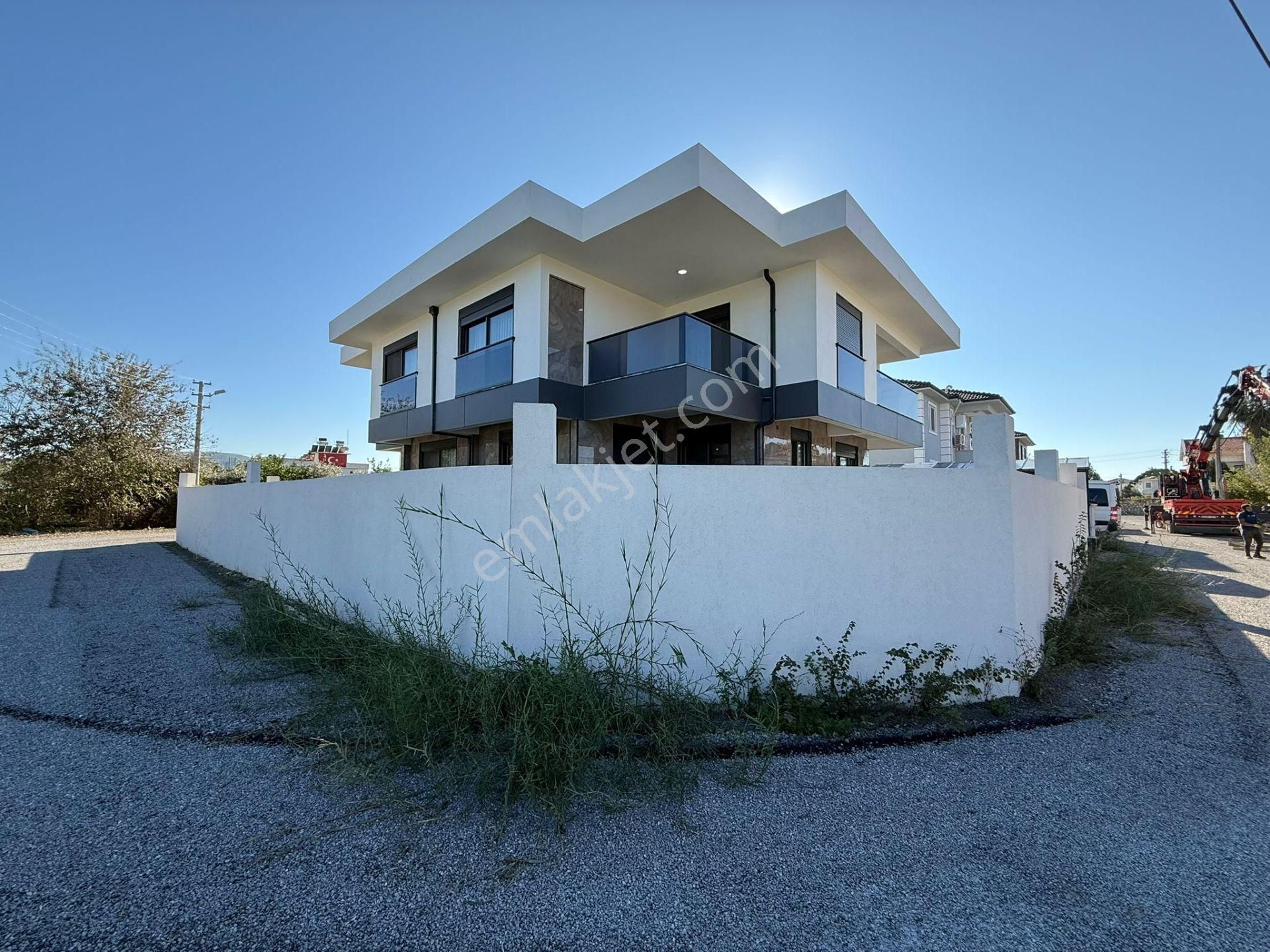 Stop’tan Karaçalı’da *sıfır Dubleks* 4+1 Villa