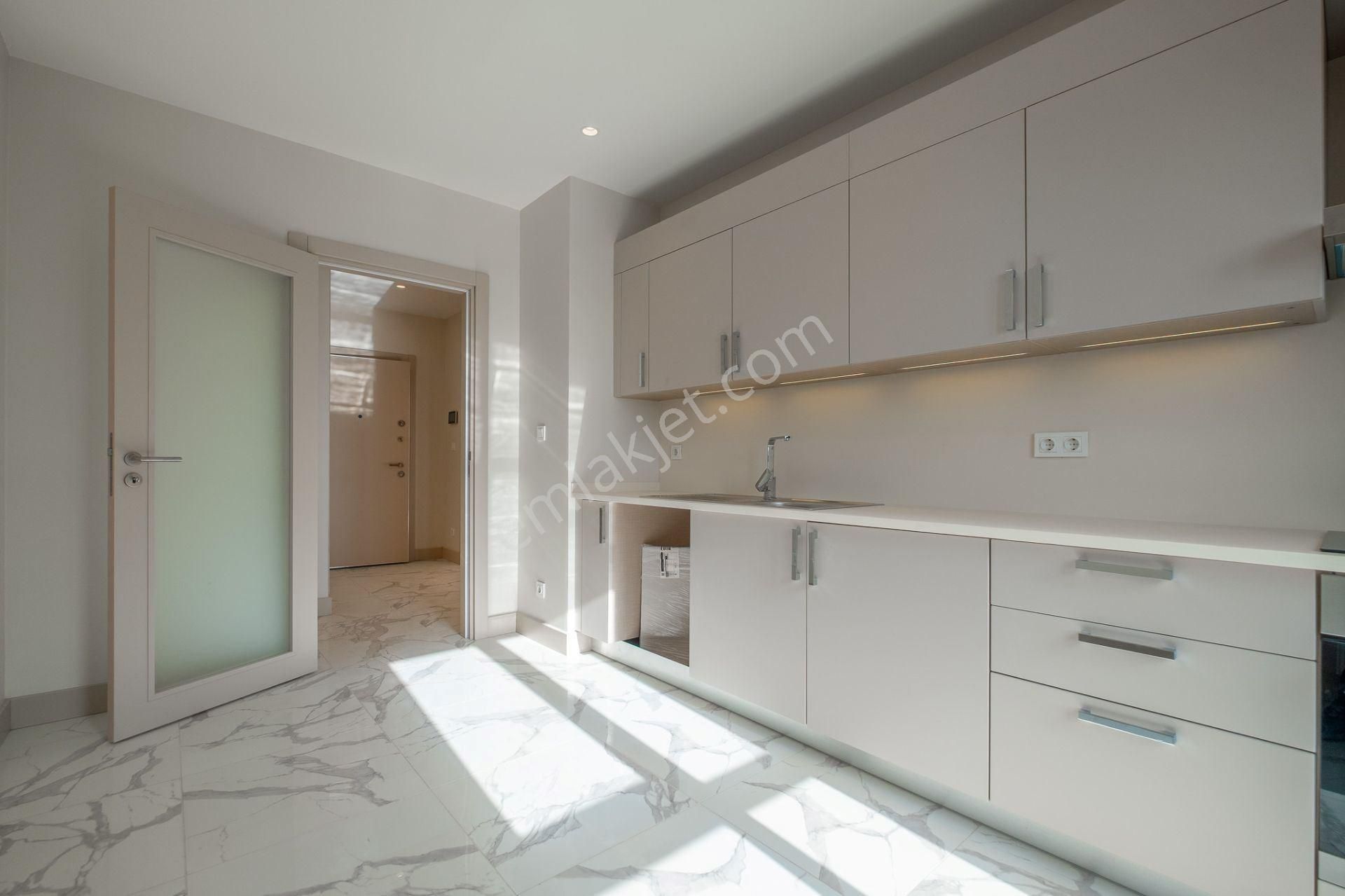 Ispartakule'de Site İçerisinde Lüks 2+1 Satılık Daire - Görsel 9