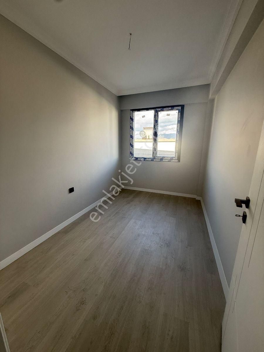 Menemende Satılık Daire 2+1 Devlet Hastanesi Yakını - Görsel 27