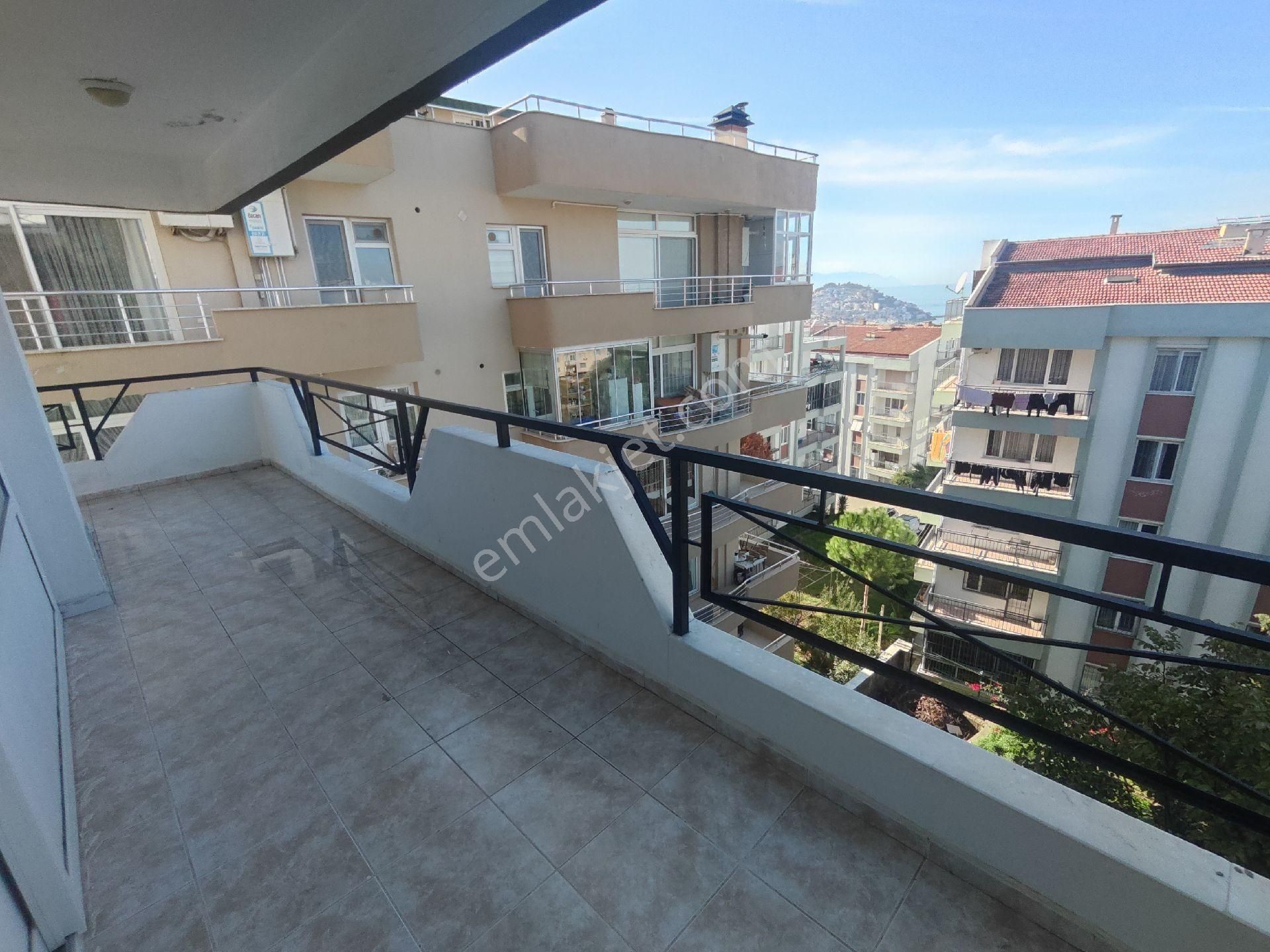 Elit Mahallesinde Deniz Manzaralı 3+1 Geniş Daire - Görsel 8