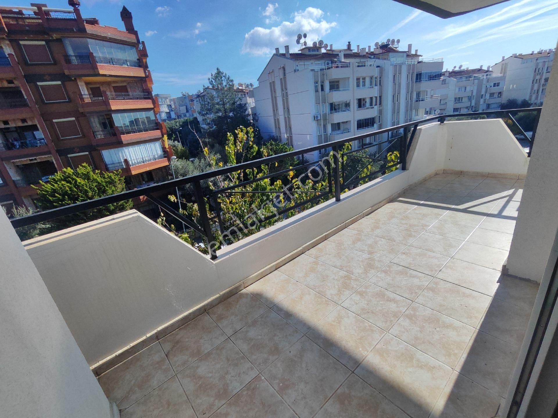 Elit Mahallesinde Deniz Manzaralı 3+1 Geniş Daire - Görsel 15