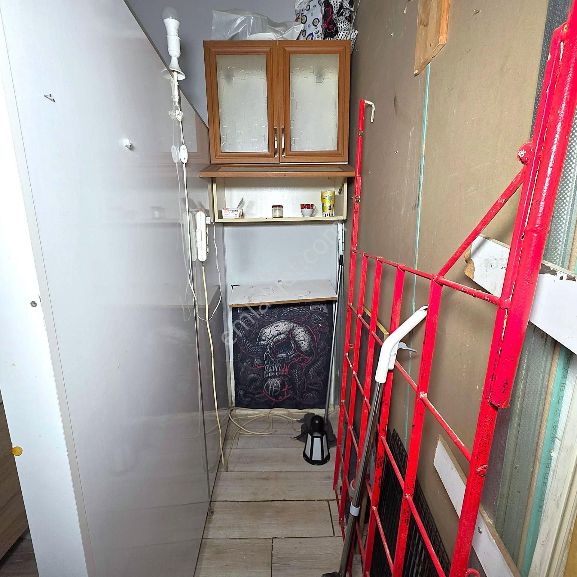 Simge'den Mithatpaşa Caddesi Yanı Hamam Sokağında Kiralık İşyeri - Görsel 12