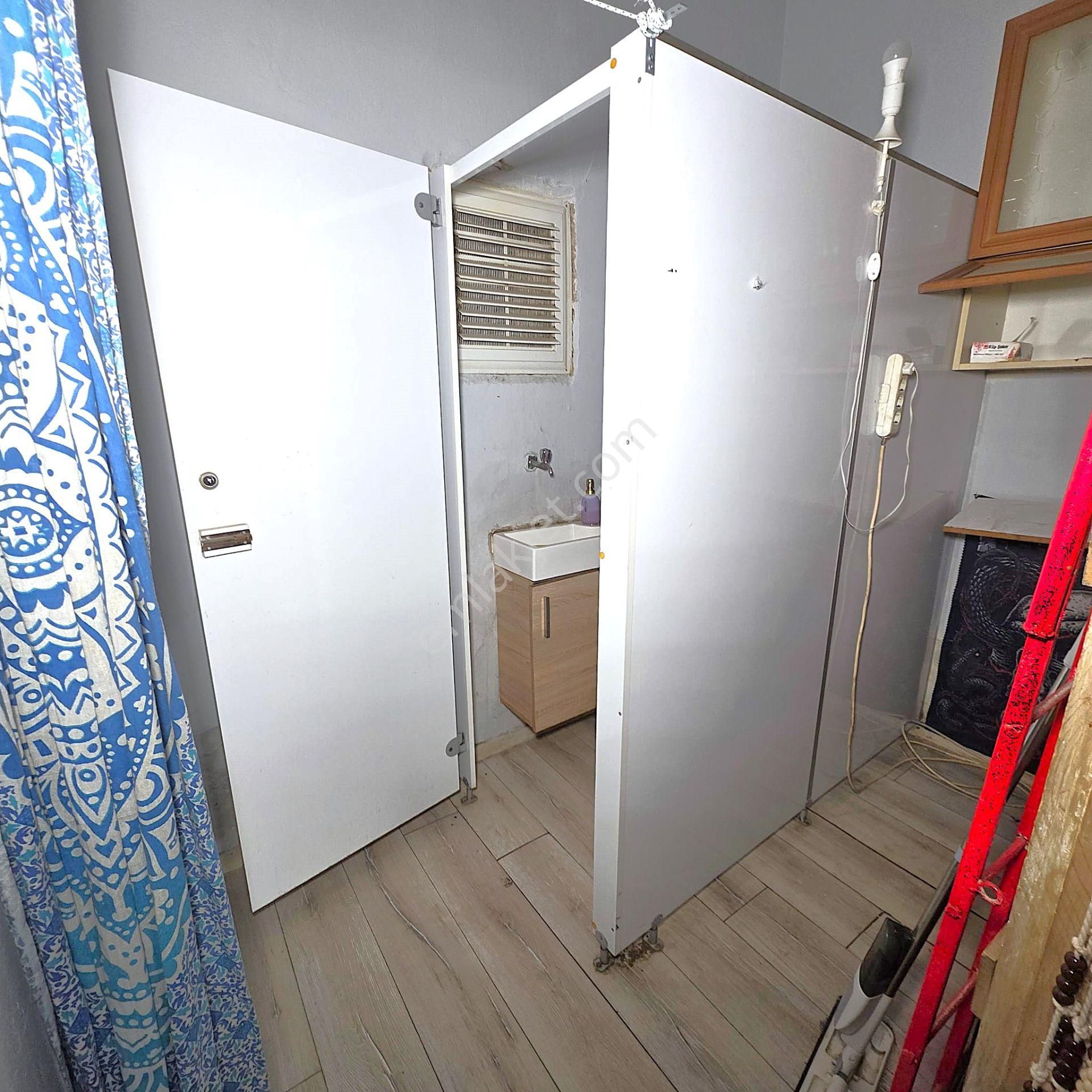 Simge'den Mithatpaşa Caddesi Yanı Hamam Sokağında Kiralık İşyeri - Görsel 11