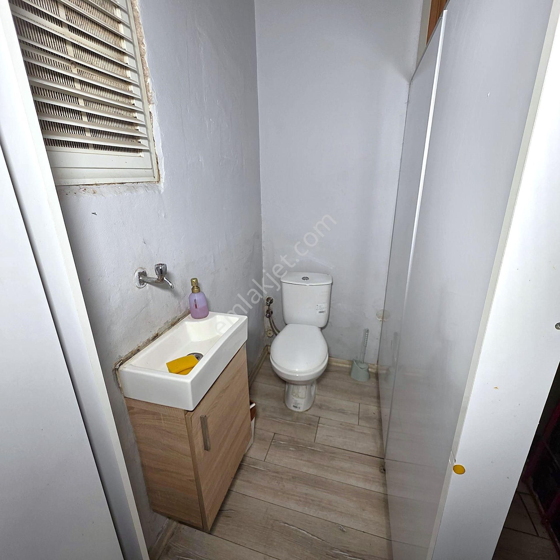 Simge'den Mithatpaşa Caddesi Yanı Hamam Sokağında Kiralık İşyeri - Görsel 13