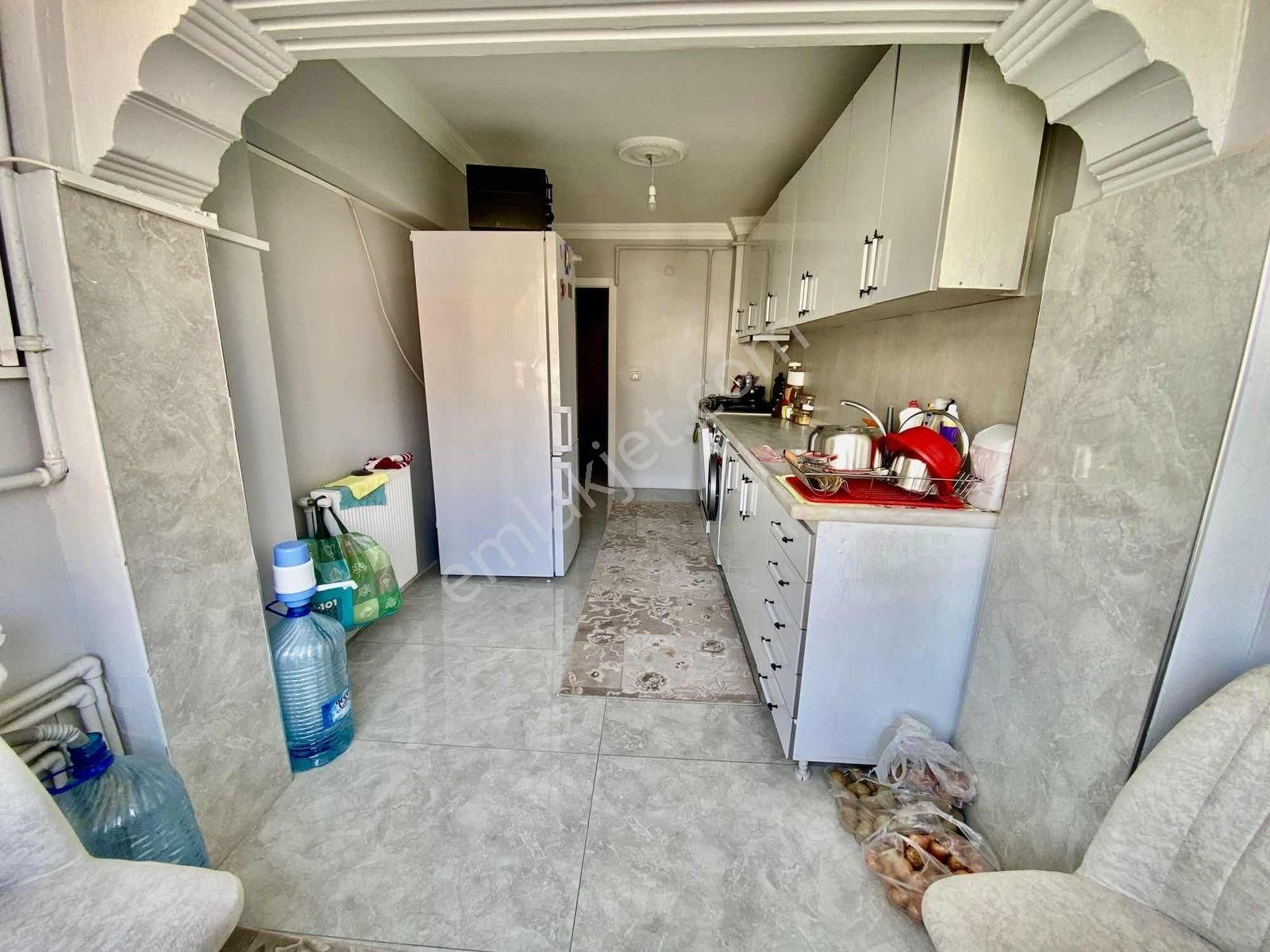 Yeni Çınar'dan Ara Kat Ön Cephe Çift Balkonlu 3+1 Satılık Daire.