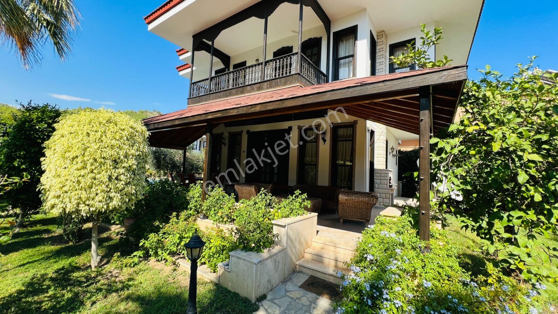 Kemer Kiriş'te Dağ Manzaralı Site İçinde Satılık Müstakil Villa - Görsel 2