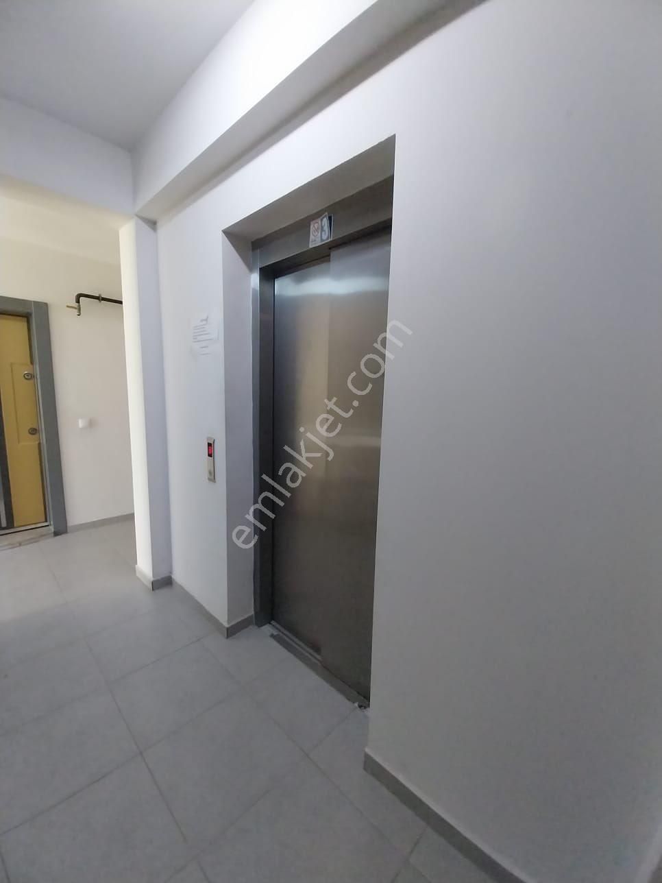 Merkezi Konumda Ara Kat 2+1 Satılık Daire - Görsel 16