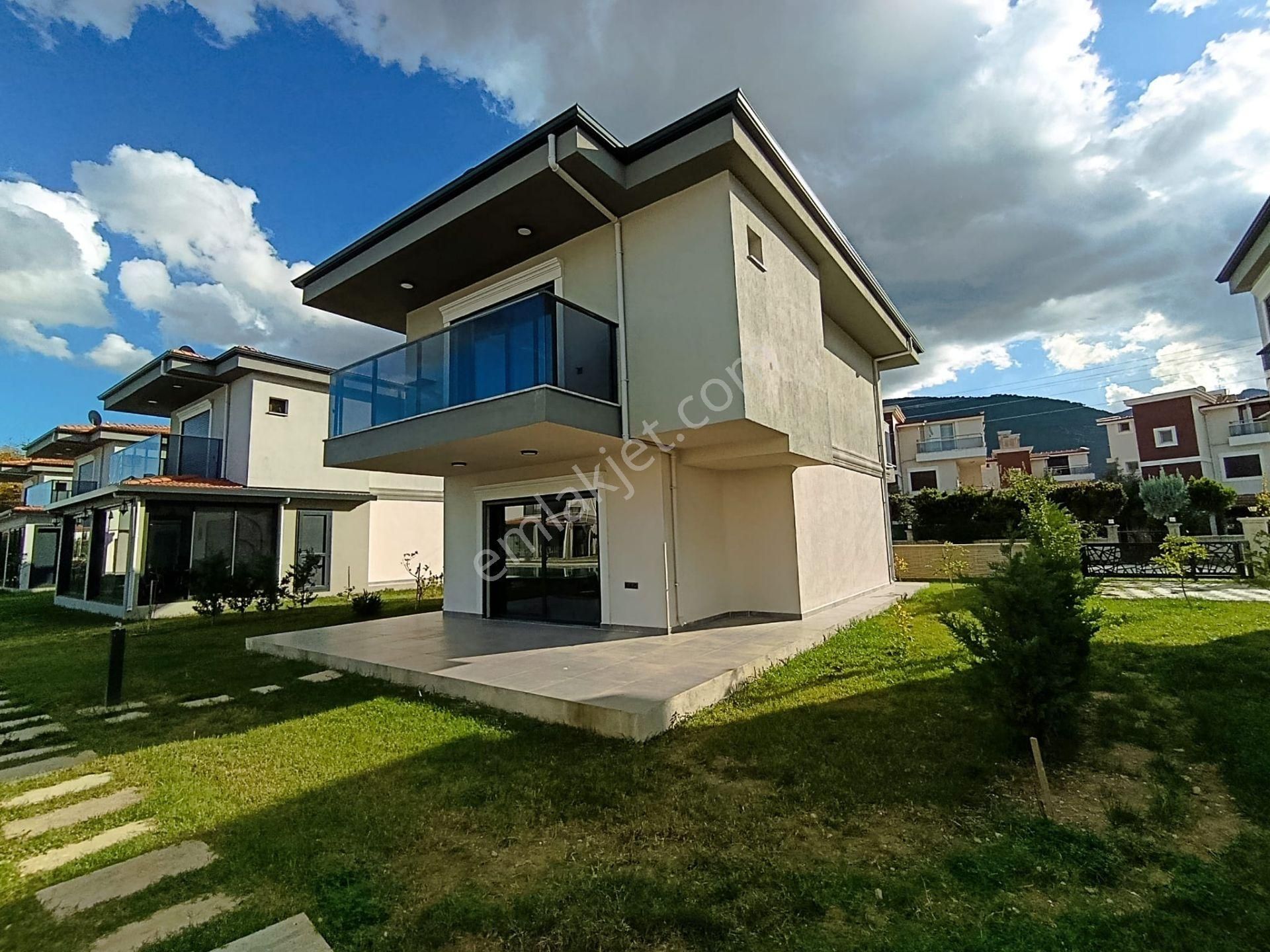Kuşadası Güzelçamlı’nın En Gözde Konumunda Sıfır 3+1 Villa – Büyük Bahçe, Havuz, 12 Ay Yaşam! - Görsel 2