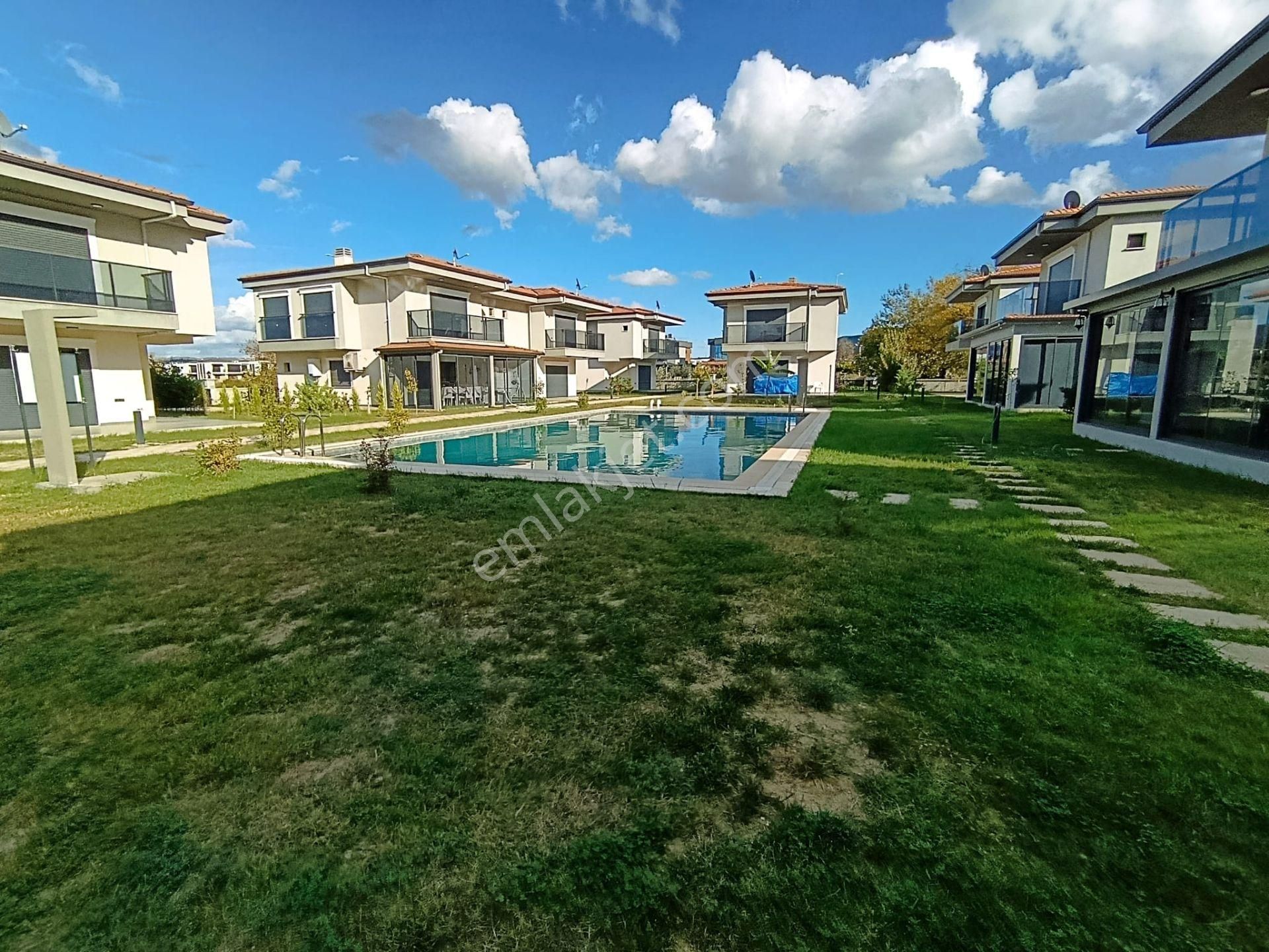 Kuşadası Güzelçamlı’nın En Gözde Konumunda Sıfır 3+1 Villa – Büyük Bahçe, Havuz, 12 Ay Yaşam! - Görsel 4
