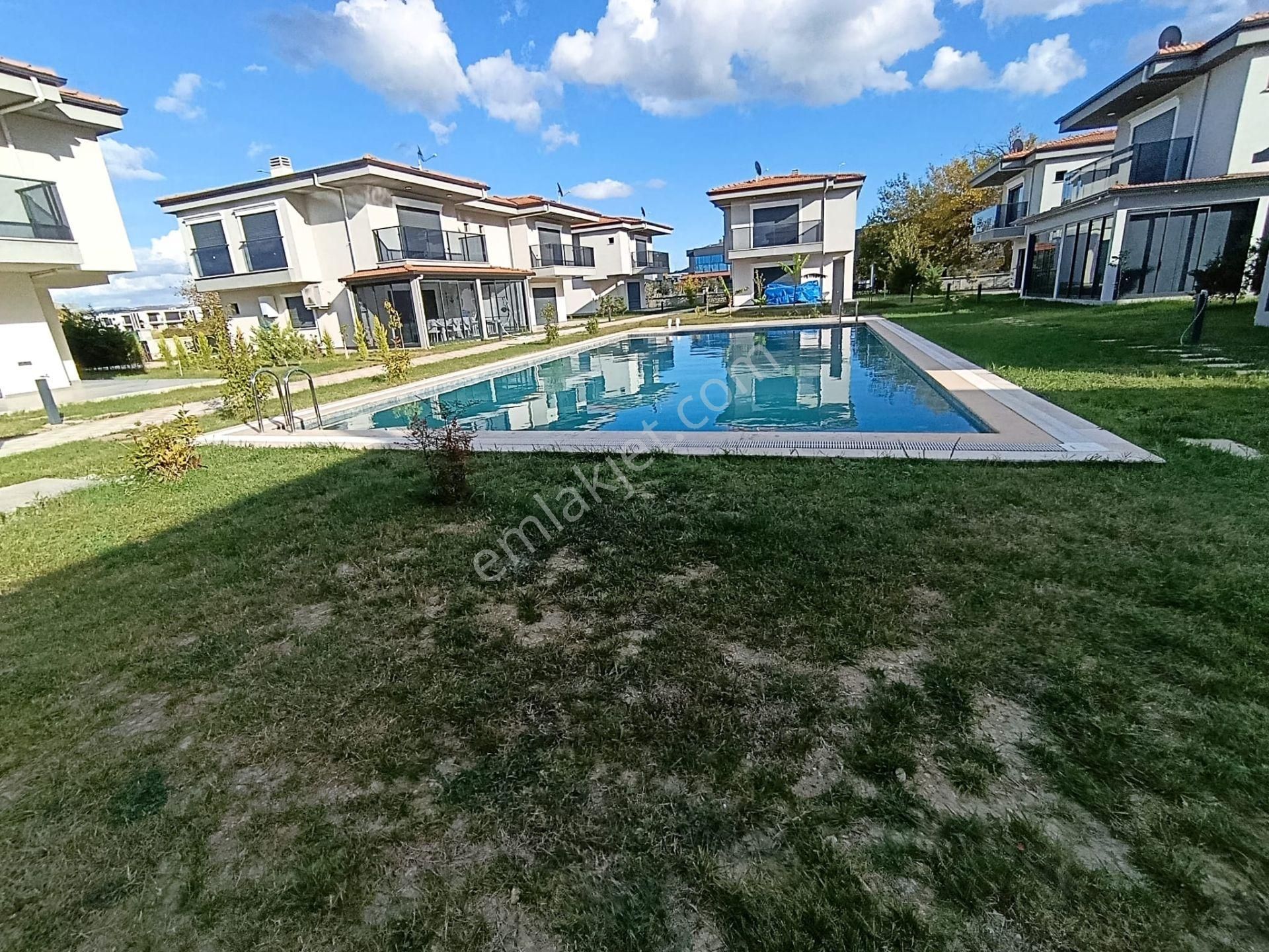 Kuşadası Güzelçamlı’nın En Gözde Konumunda Sıfır 3+1 Villa – Büyük Bahçe, Havuz, 12 Ay Yaşam! - Görsel 5