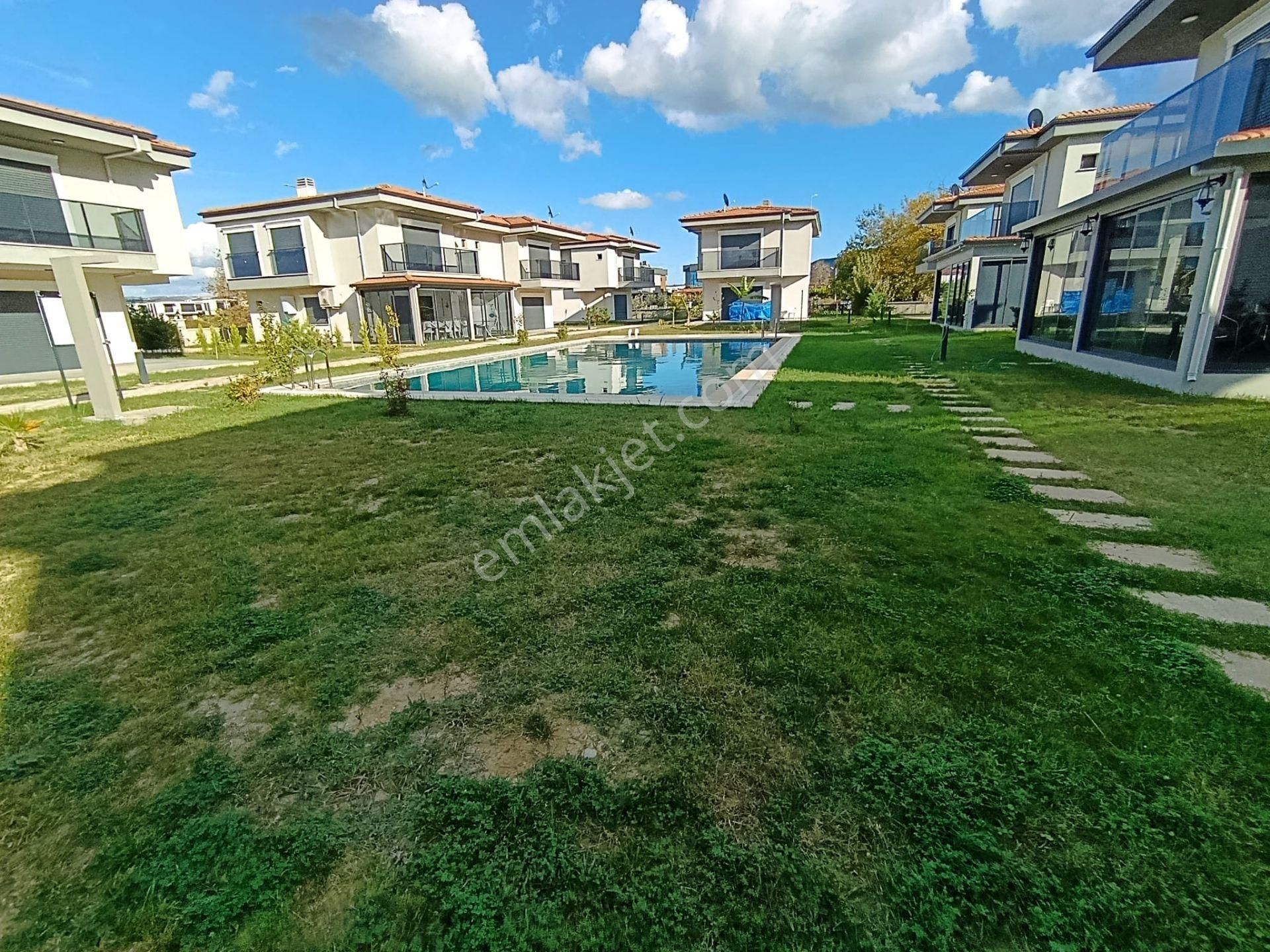 Kuşadası Güzelçamlı’nın En Gözde Konumunda Sıfır 3+1 Villa – Büyük Bahçe, Havuz, 12 Ay Yaşam! - Görsel 3