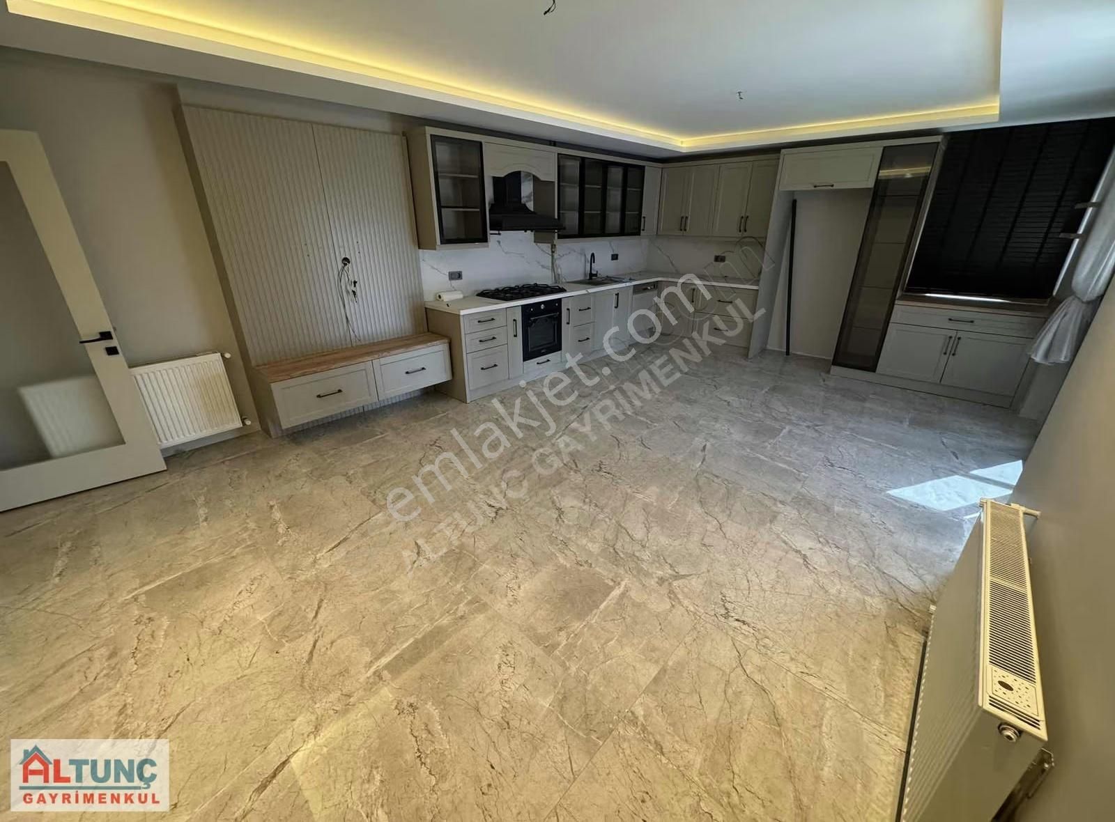 Özel Dairemiz Satıştadır Türkmenbaşı Bulvar Üzeri Vip 4+1