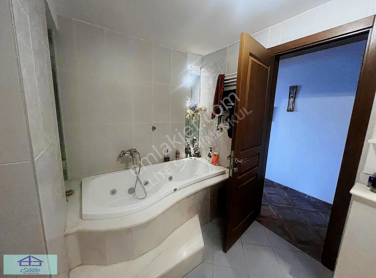 Elite'den Sitede Boğaz Manzaralı Eşyalı Çatı Dubleksi - Görsel 30