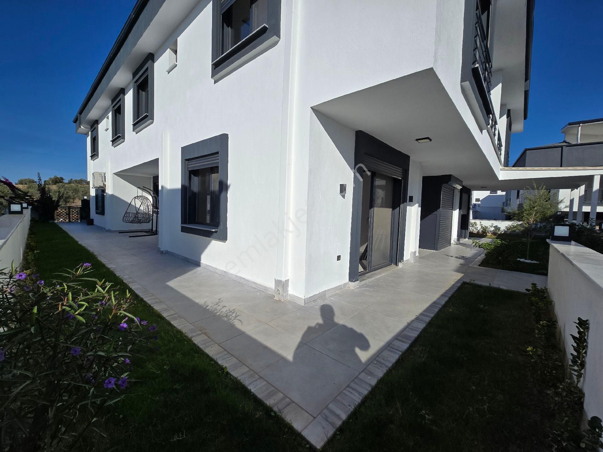 Didim'de Havuzlu Site İçi İskanlı Satılık 3+1 Dubleks Villa - Görsel 3