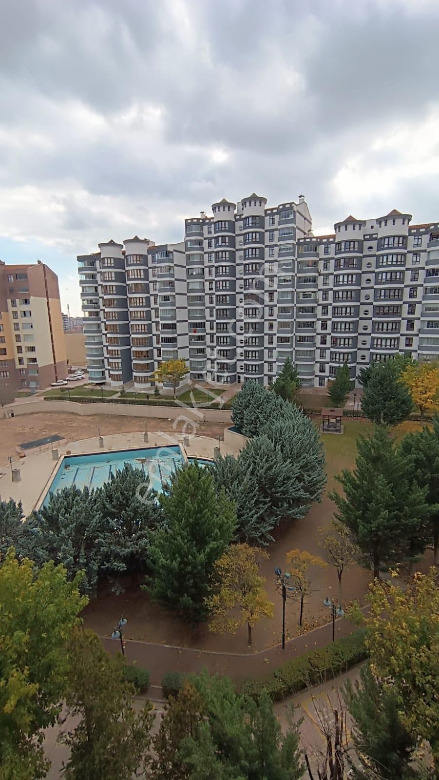 Beyhekim Mh Azra Konutları Yeni Bloklarda 4+1 Geniş Ara Kat Satılık Daire