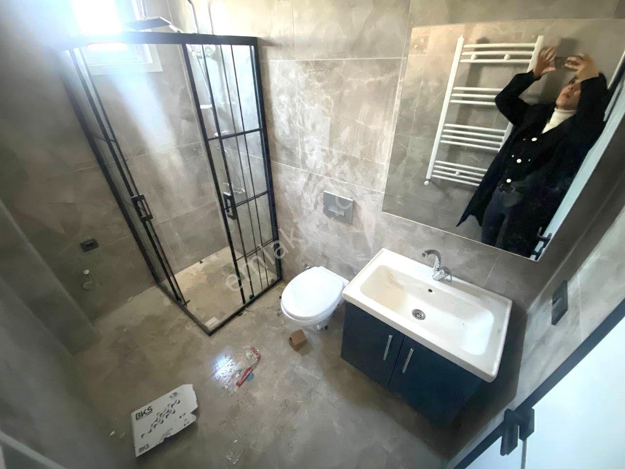 Burhaniye Cumhuriyet'te Ara Kat Geniş Balkonlu Asansörlü 1+1 Satılık Daire - Görsel 11