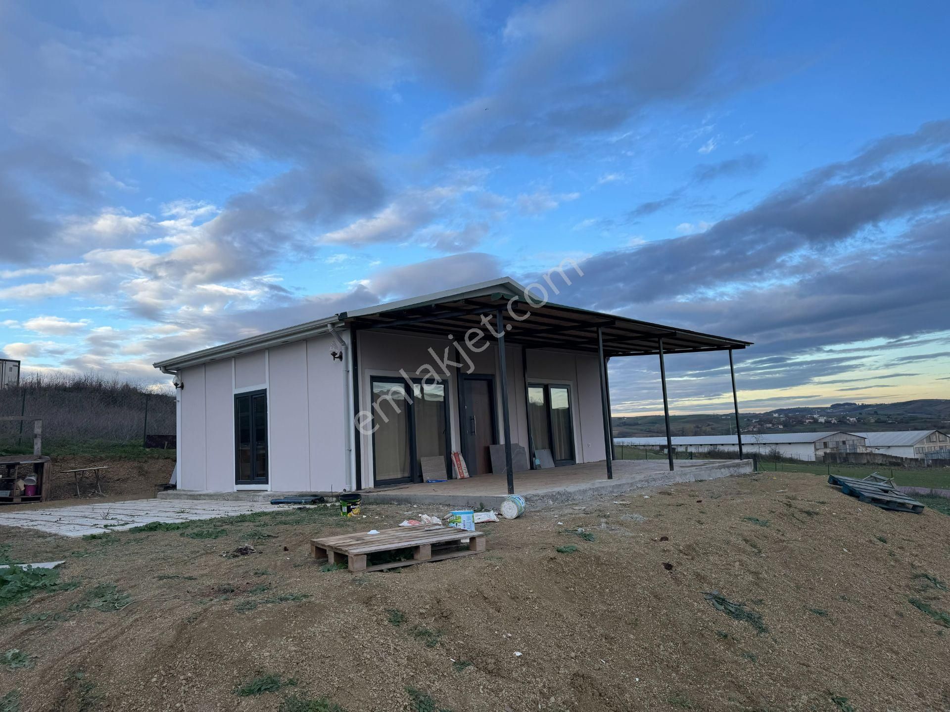 Körfez Çıraklı Mahallesinde 53 M2 Prefabrik Yapı 1049 M2 Arsa