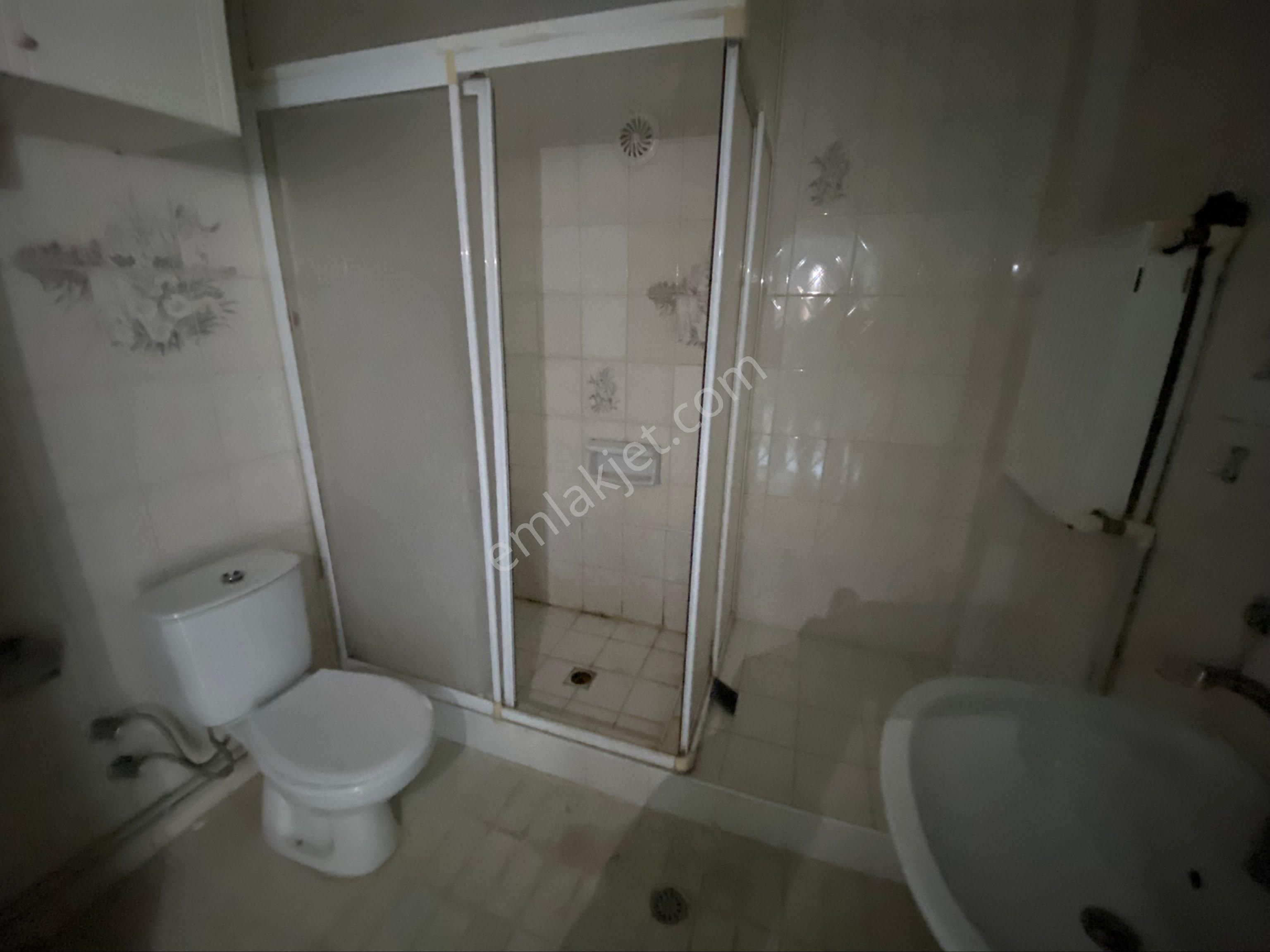 100yıl Caddesinde Kiralık Boş Daire Asansörlü 2+1/120m2 20.000tl. - Görsel 3