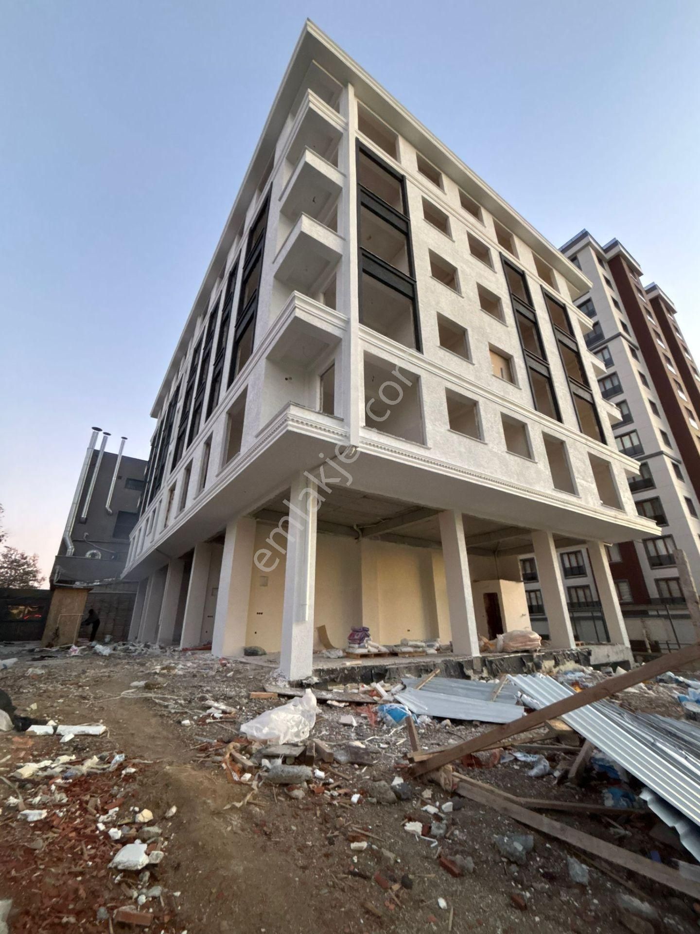 Kısa Katlı Bina 2+1 Sıfır Cadde Üzeri Satılık Daire - Görsel 3