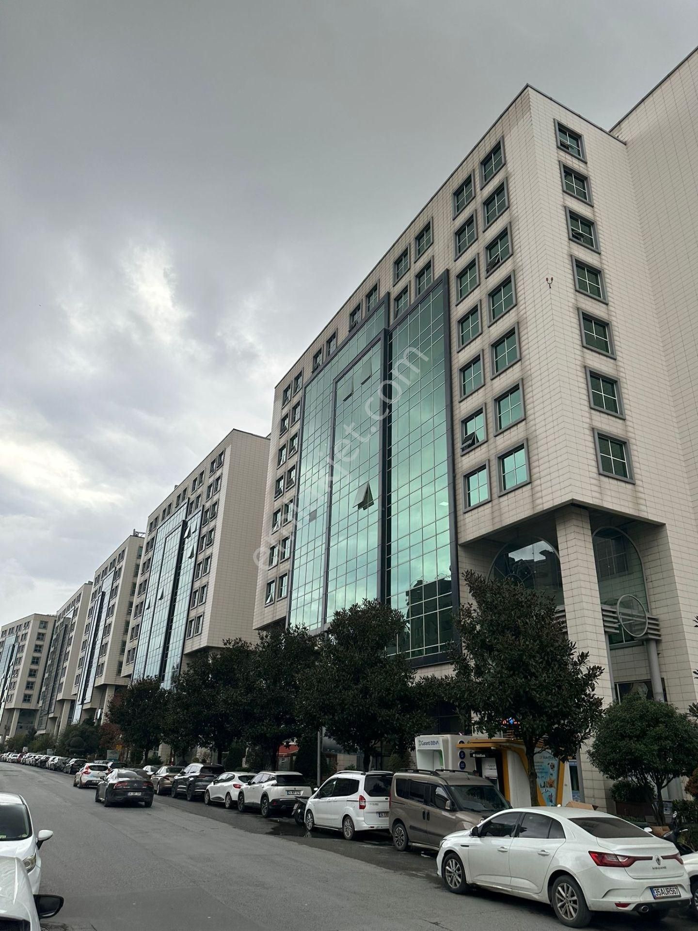 Yenibosna İstanbul Vizyonpark Ofis Plazalarında 30 M2 Kiralık Ofis Plaza Katı