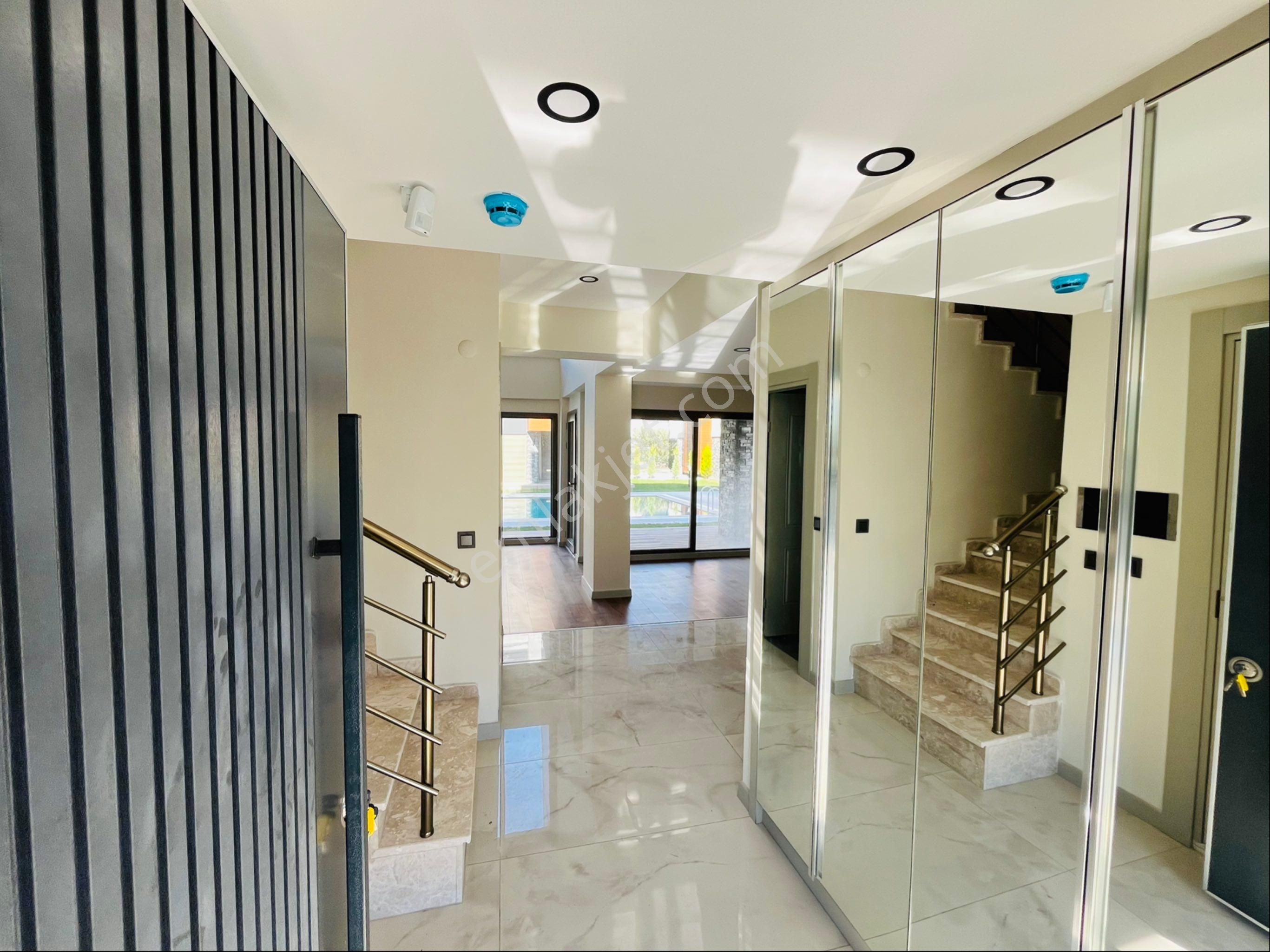 Güre Çamlıbel Sahil Bölgesinde Havuzlu Tek Tek Lüx Villalardan Oluşan 4+1 Ultra Lüx Villa - Görsel 6