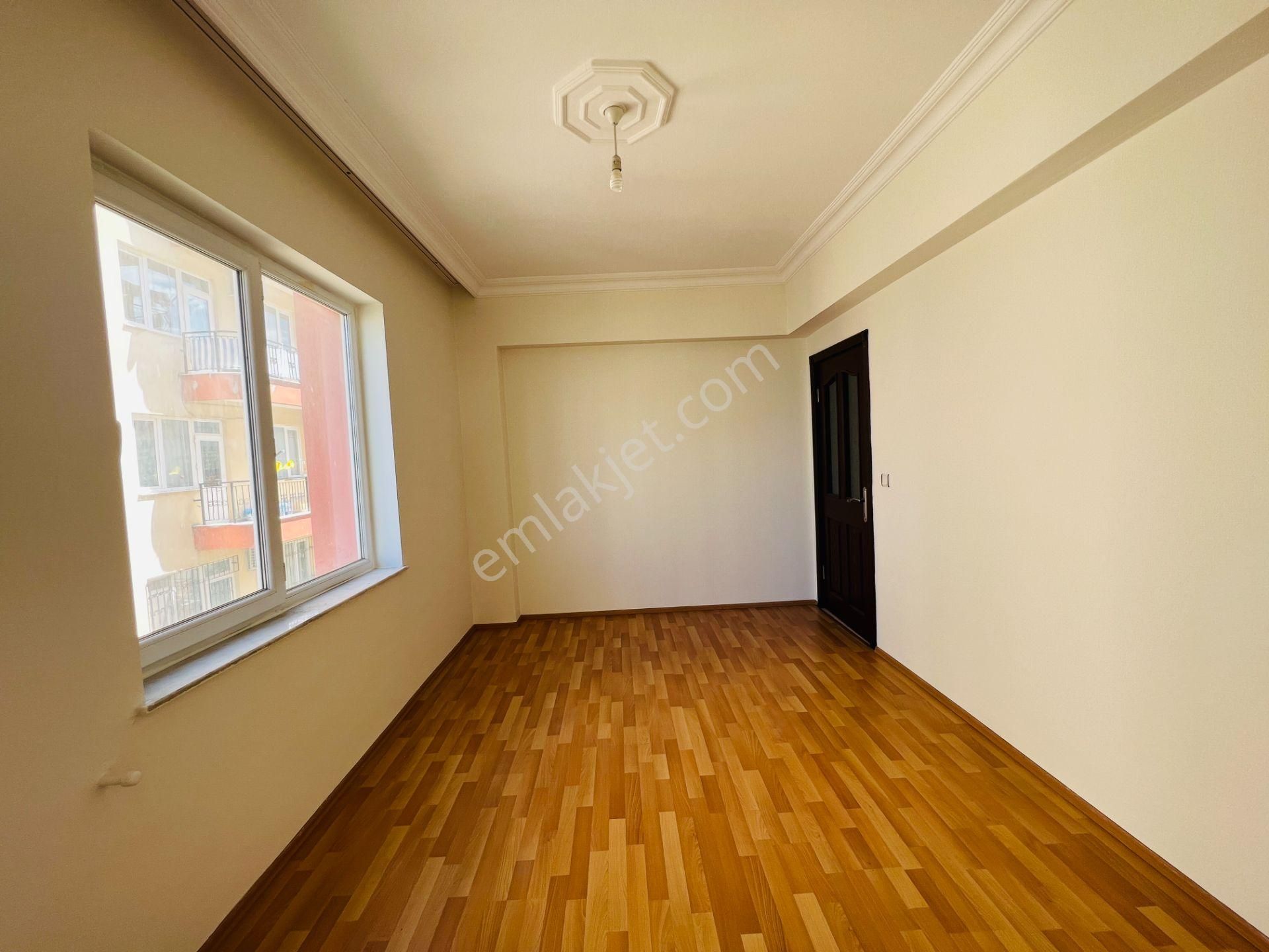 Kızılarıkta Arakatta Köşebaşı Fırsat 3+1 Daire - Görsel 23