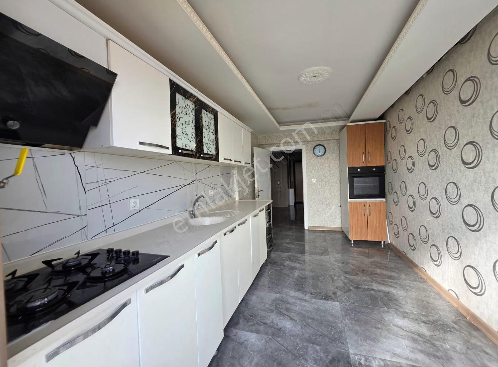 Alsancak Mah.de Asansörlü Manzaralı 3+1 Ebeveyn Banyo-katta Lüx - Görsel 2