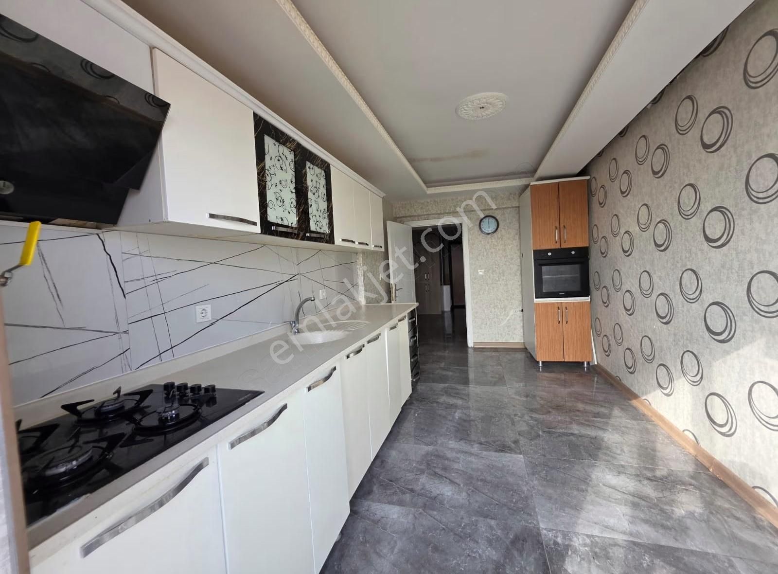 Alsancak Mah.de Asansörlü Manzaralı 3+1 Ebeveyn Banyo-katta Lüx - Görsel 14